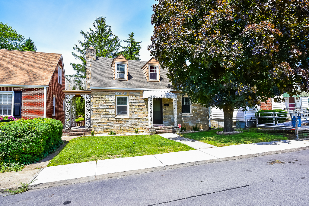 FOR SALE 904 W Burke Street Martinsburg WV 25401 MONIKA FOSTER TEAM