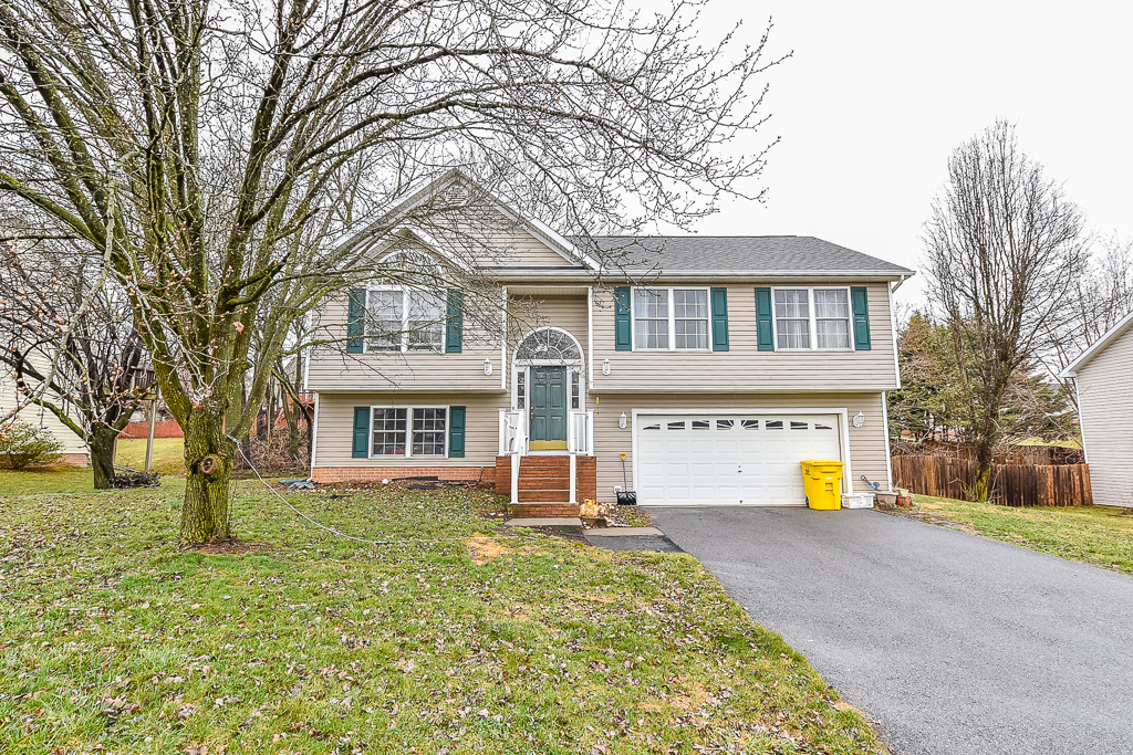 For Sale 368 Talisman Drive Martinsburg Wv 25403 Monika Foster Team